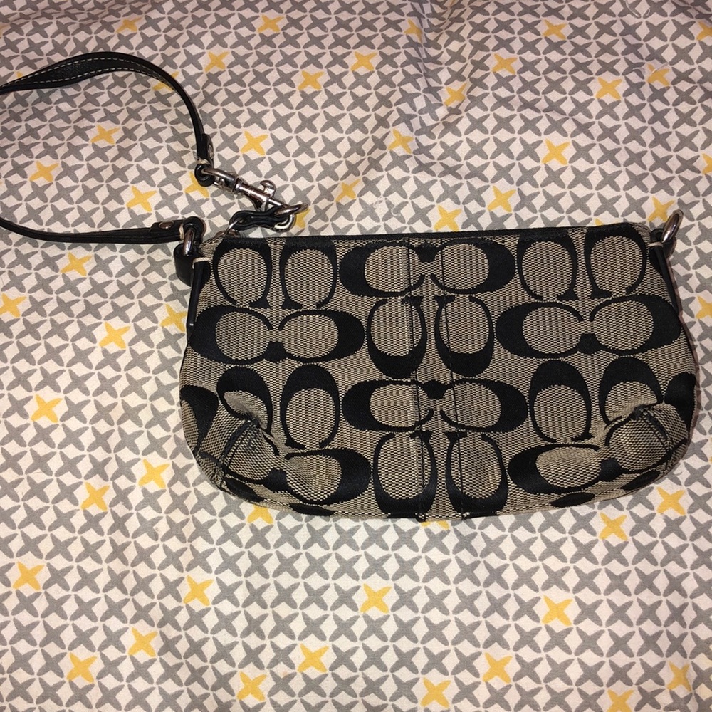 ❌❌SOLD❌❌Coach Black and Gray Wristlet/Purse